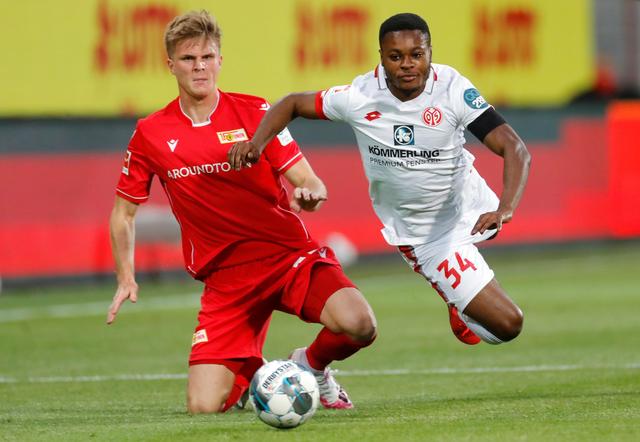 迫使詹姆斯 迫使詹姆斯